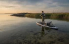 Så fiskar du från en paddelbräda